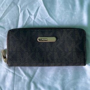 Michael Kors wallet, never used